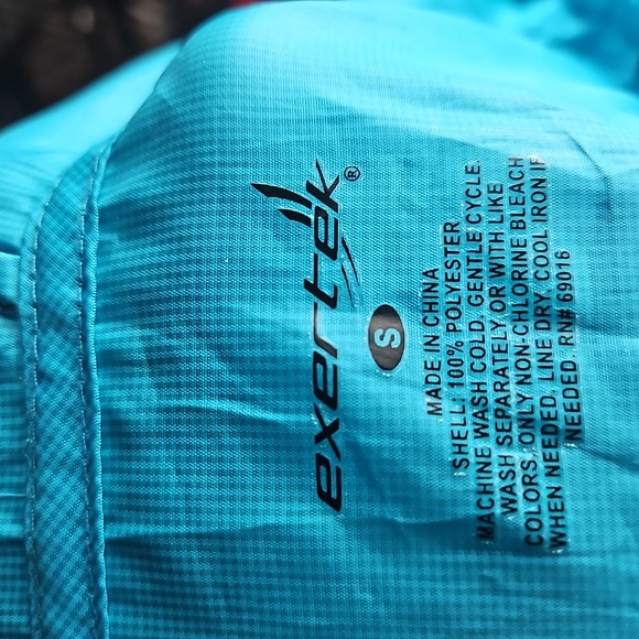 Exertek Lightweight Windbreaker (S) - Picture 6 of 6